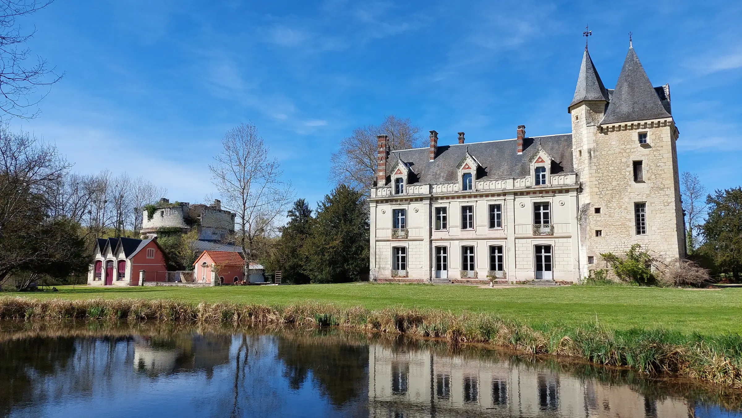 Château de Monthoiron