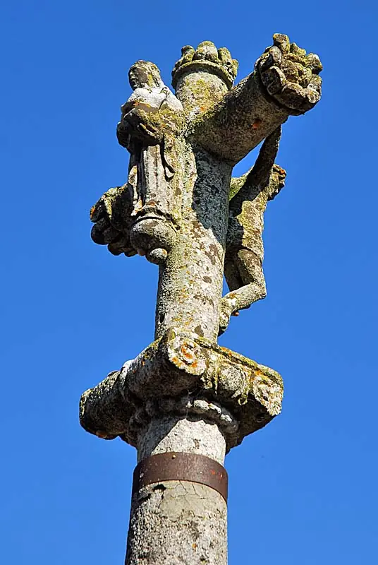Croix XVIe siècle de Charmoilles (1)