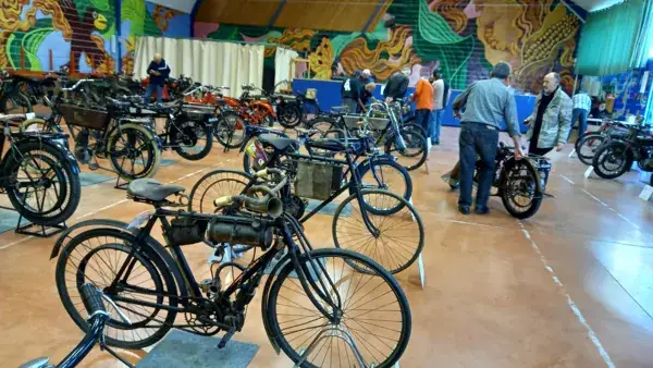Rassemblement motos "ancêtres" à Saint-Salvadou
