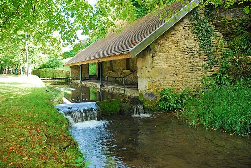 Lavoir de l'Entre Deux Eaux (1) à Auberive