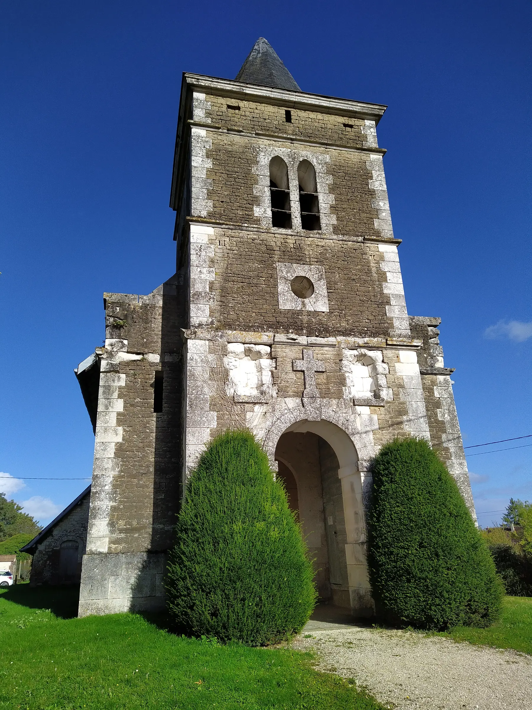Eglise Saint-Jean-Baptiste à Villeneuve au Chemin