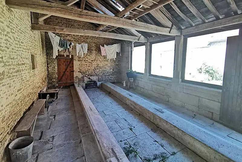 Lavoir du Badin à Noidant-le-Rocheux