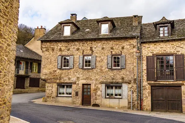 Visitez Calmont - village fortifié