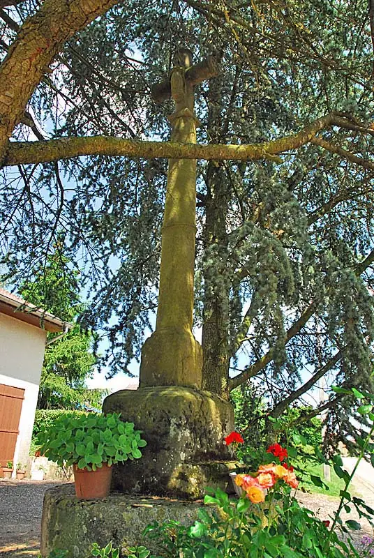 Croix XVIe siècle de Lecey