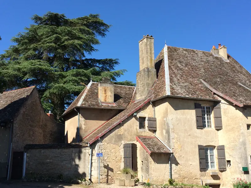 Gy, cité des Archevêques, au fil des rues