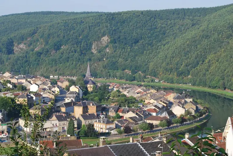 MONTHERME, Ville Fleurie "2 Fleurs"