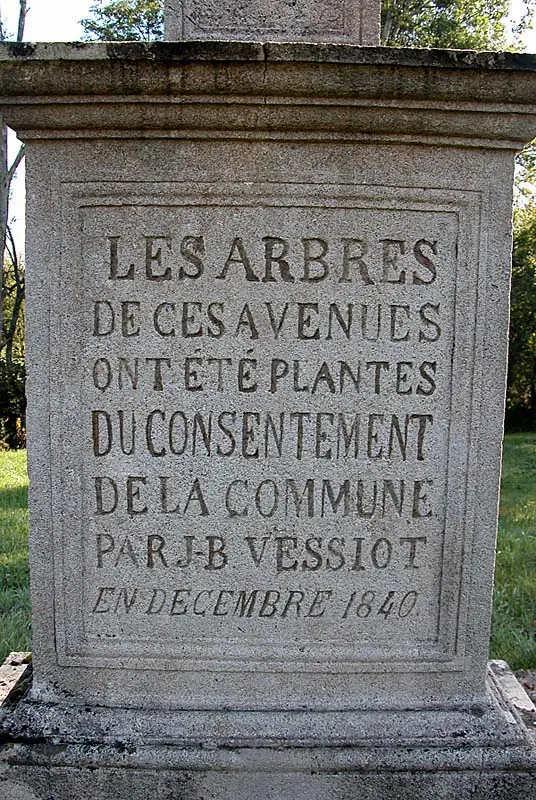 Croix mémoriale de Saint-Broingt-le-Bois