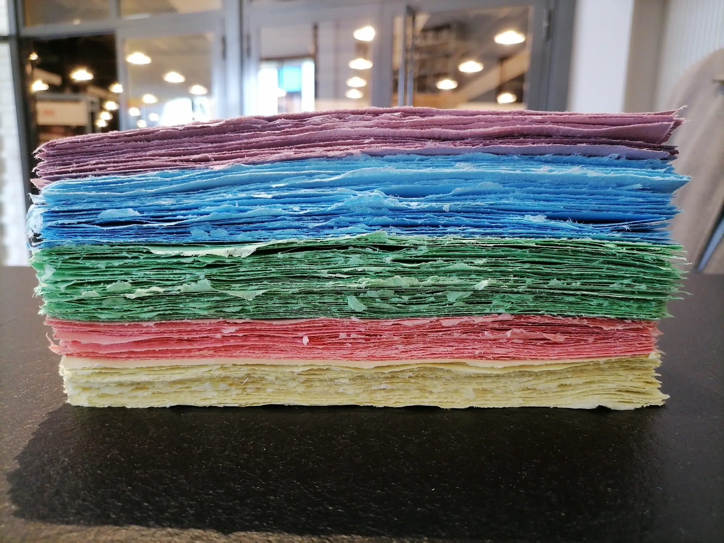 Atelier de Pratique Artistique Papiers colorés