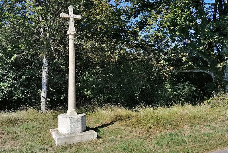 Croix de Champ Chevreu à Brennes