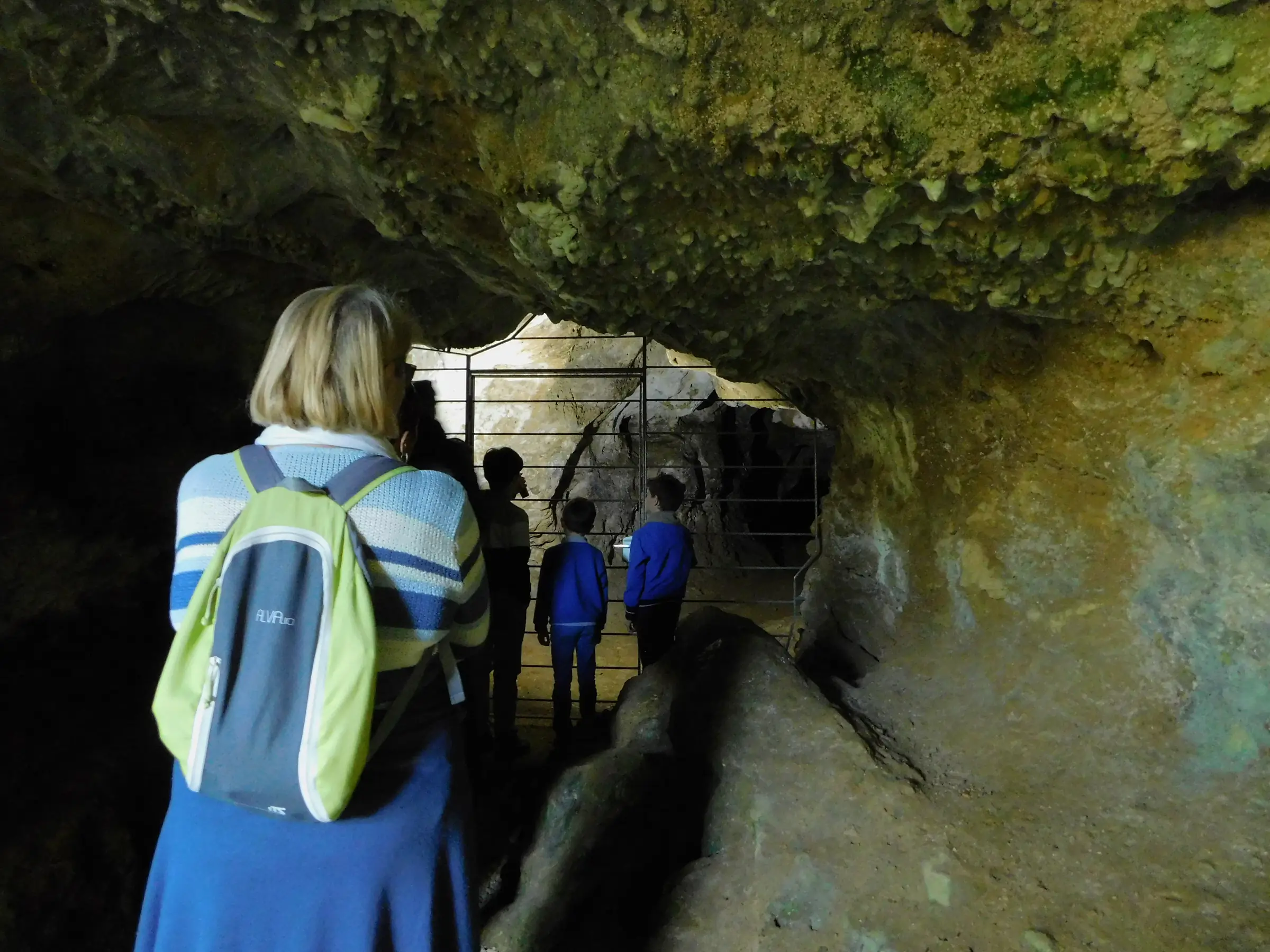 Visite du site archéologique via le sentier des Grottes du Pape