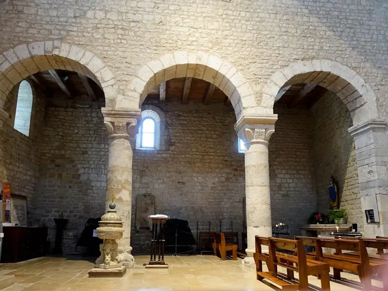 Eglise Romane St Jacques du XIIe siècle