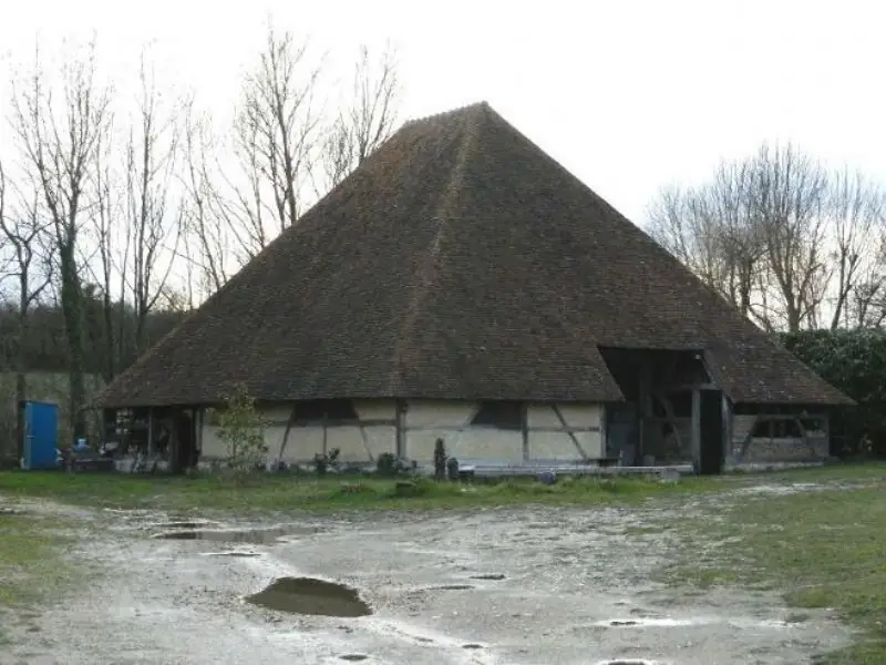 Grange pyramidale de la fontaine Bénat
