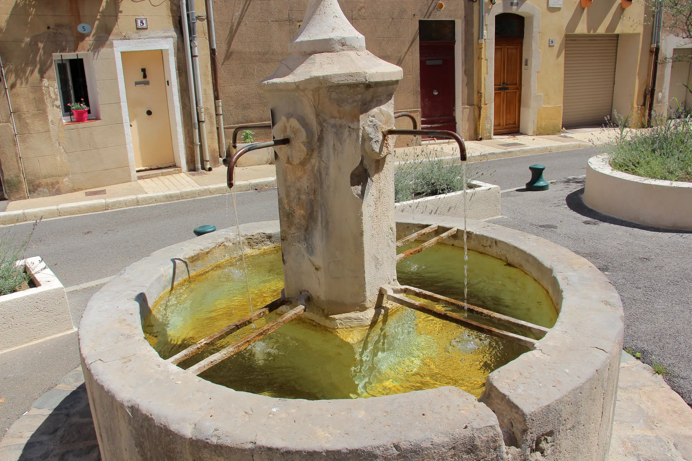 Les 16 fontaines de Saint-Zacharie