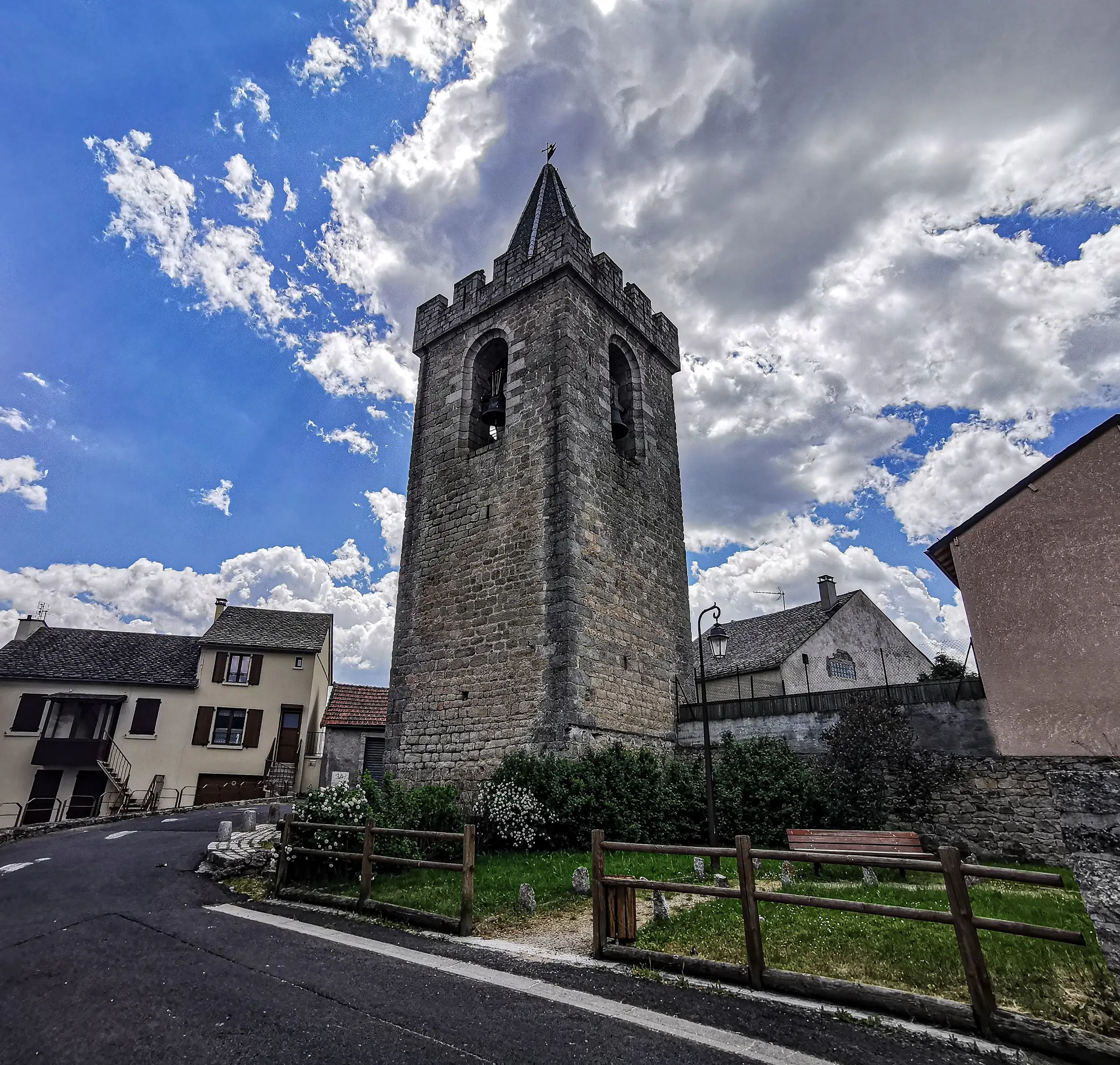 DONJON DE SAINT-CHÉLY-D'APCHER