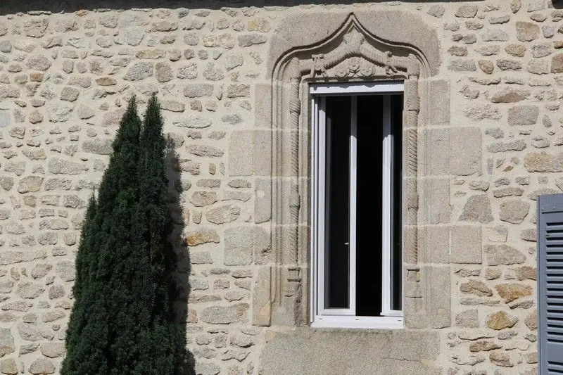 Château de Monisme : fenêtre