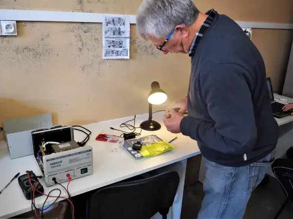 Repair café permanence Club Bidouille. Bricolage permanence Obrador