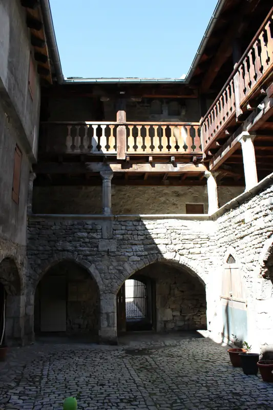 MAISON DITE "ANCIENNE SYNAGOGUE"