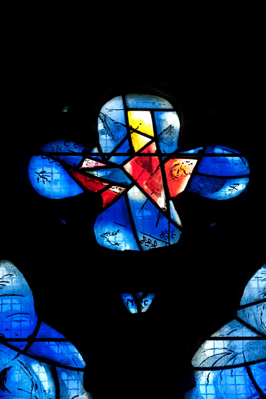 Chapelle du Saillant avec vitraux de Marc Chagall