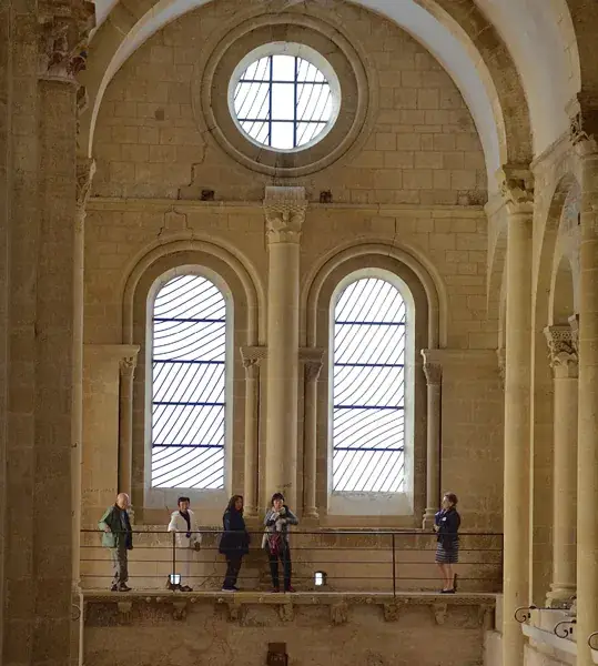 Conques - Visite guidée   Les vitraux de Soulages