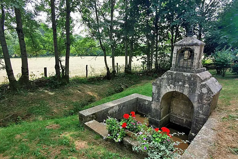 Fontaine Saint-Vinebault de Hûmes