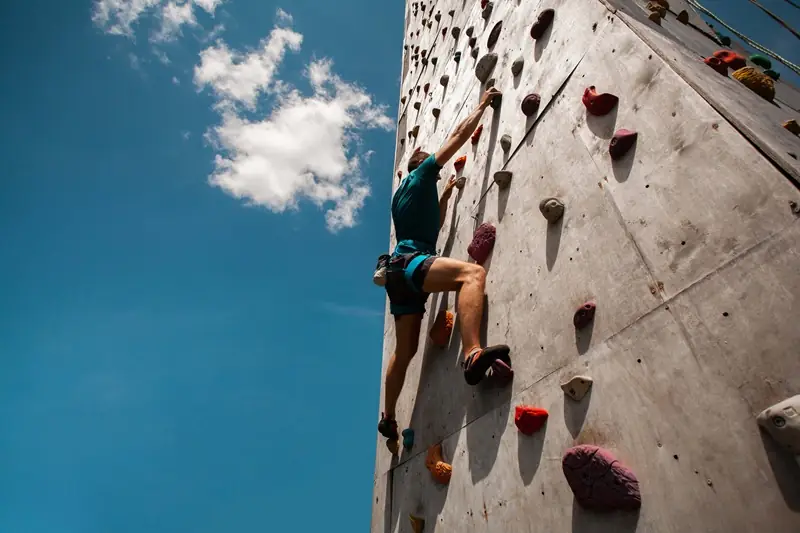 Été actif : Tyrolienne géante de la Tour de Moncalou et Escalade