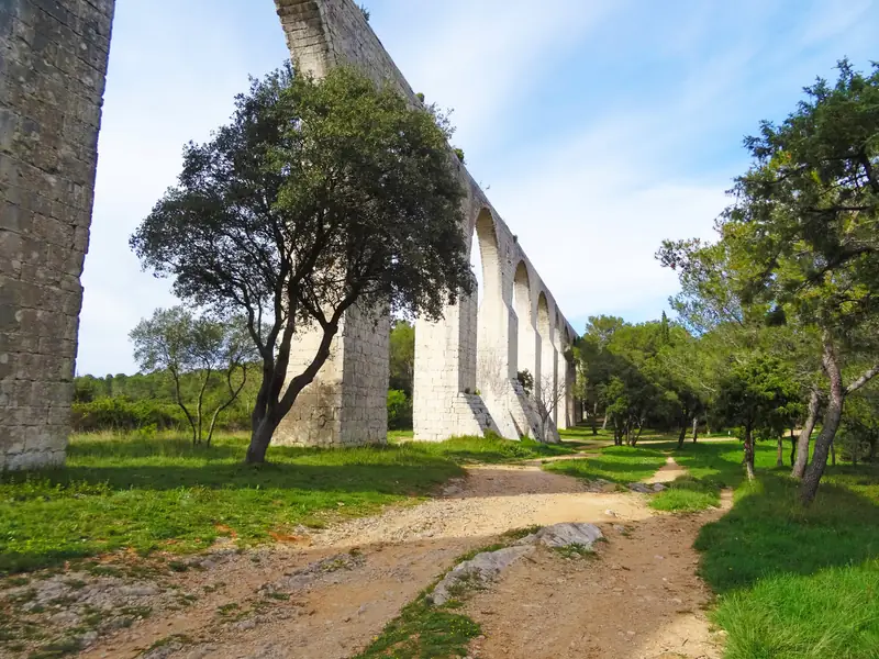 AQUEDUC DE CASTRIES