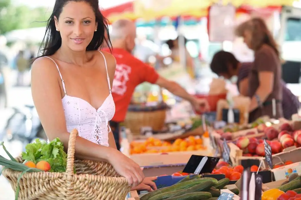 Marché à Magnac-Bourg
