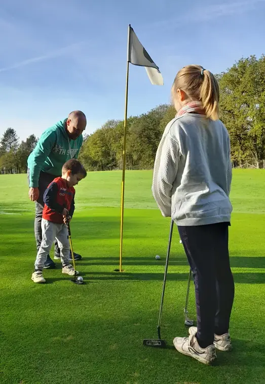 Les Ateliers enfants : Initiation au Golf en collaboration avec le golf de Roiffé