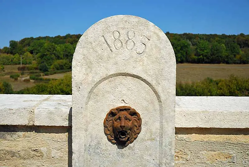 Ancienne fontaine de Poinsenot