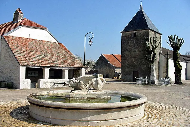 Fontaine de la « Peûte Bête » d'Aujeurres