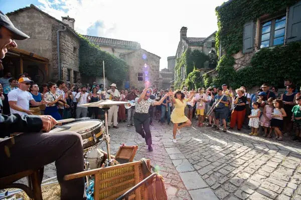 Grande parade swing