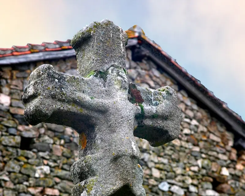 Croix des Varvauds ou Christ en jupon