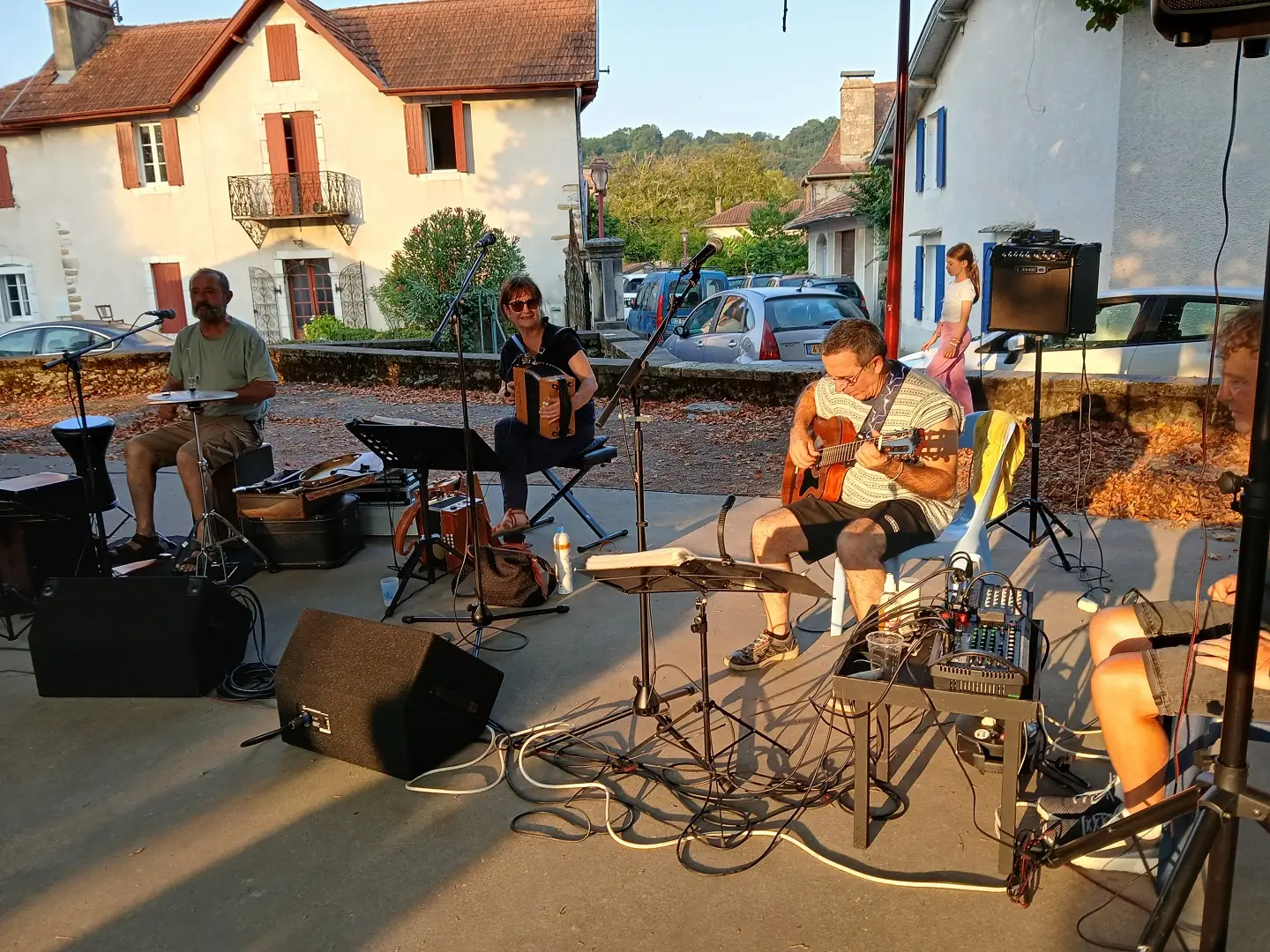 Grand bal de clôture des ateliers de danses régionales avec KlipetaKlop