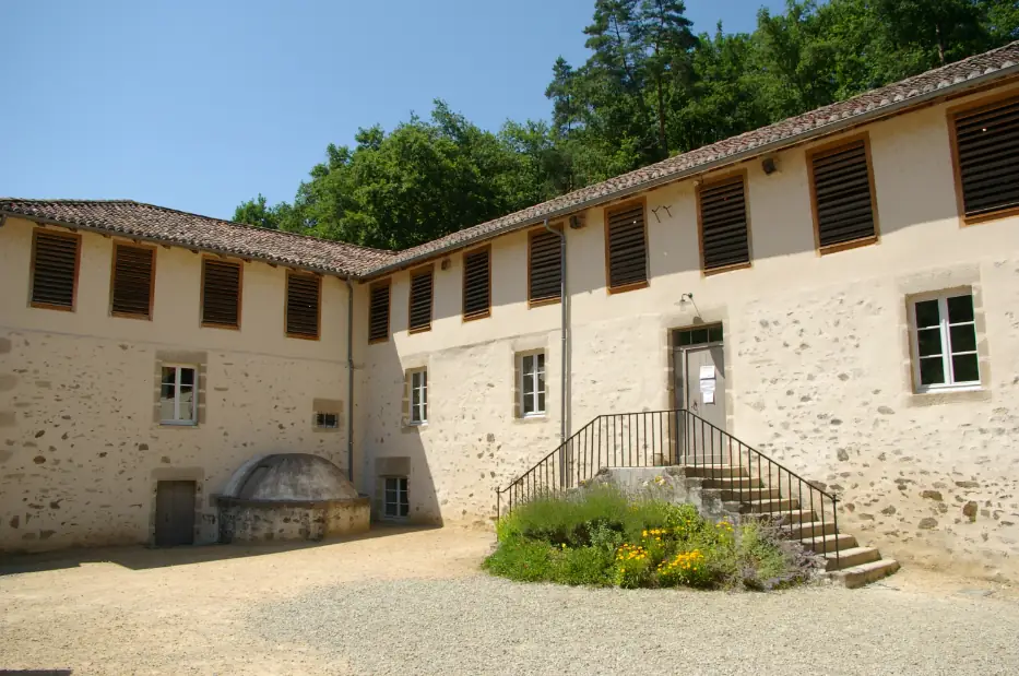 Corps au fusain au Moulin du Got