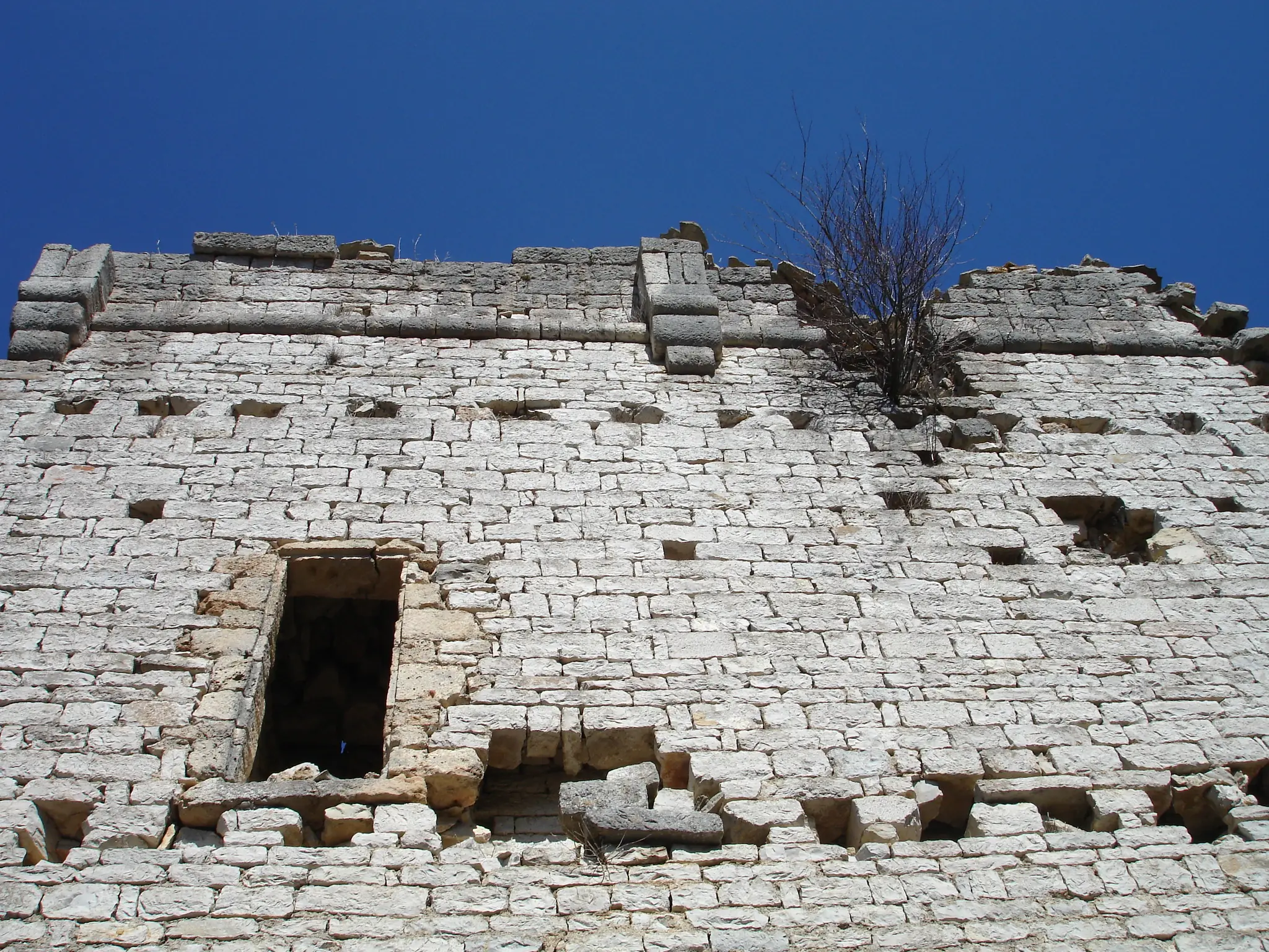 CHÂTEAU DE HAUTERIVES