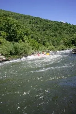 Descente en Canoë-Kayak en eaux vives avec Avenga