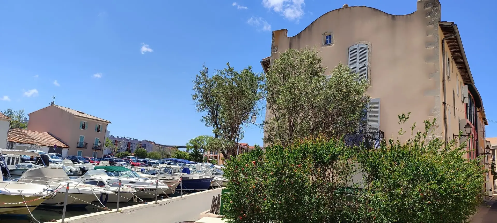 Maison à chapeau de gendarme