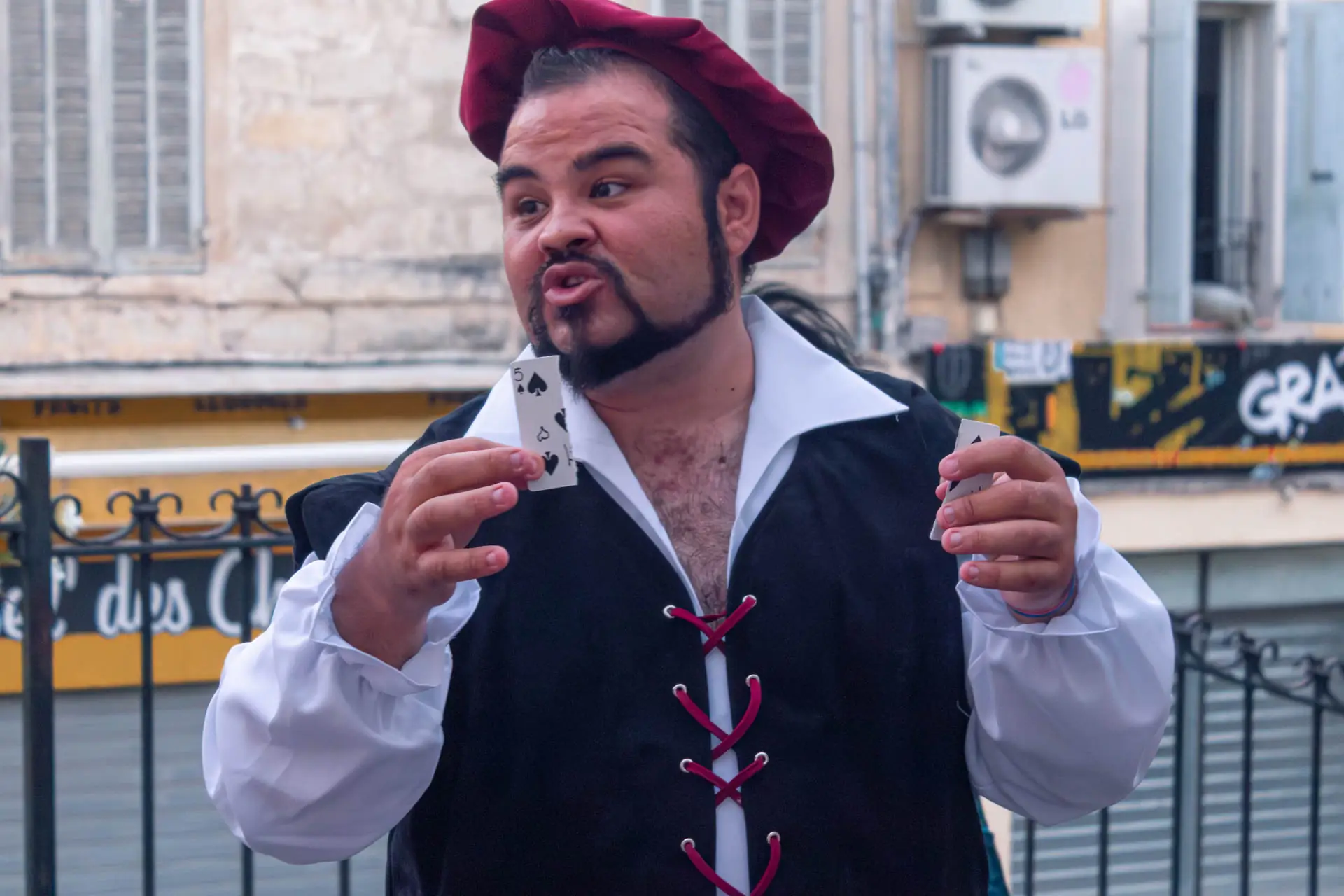 Les étranges visites : Istres, la tournée magique
