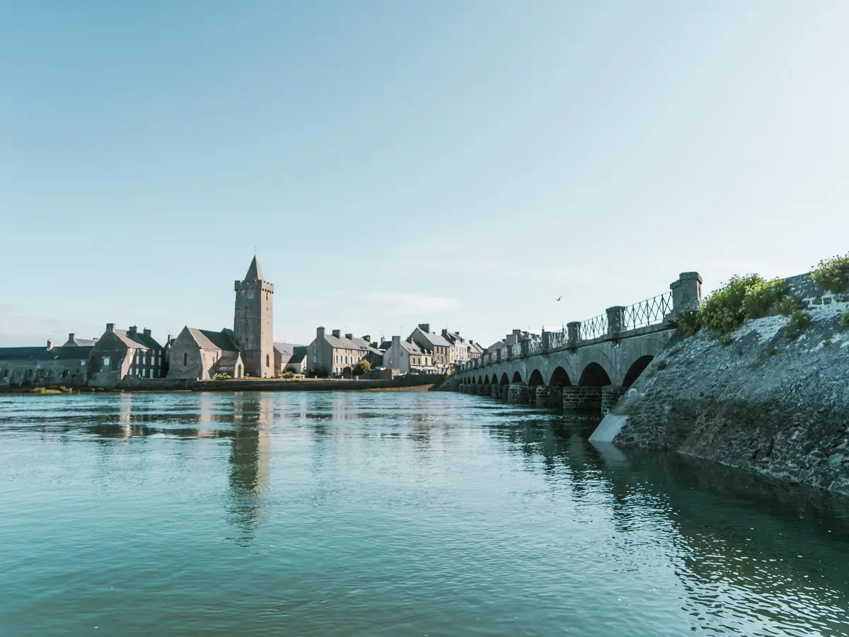 Le Pont aux 13 Arches
