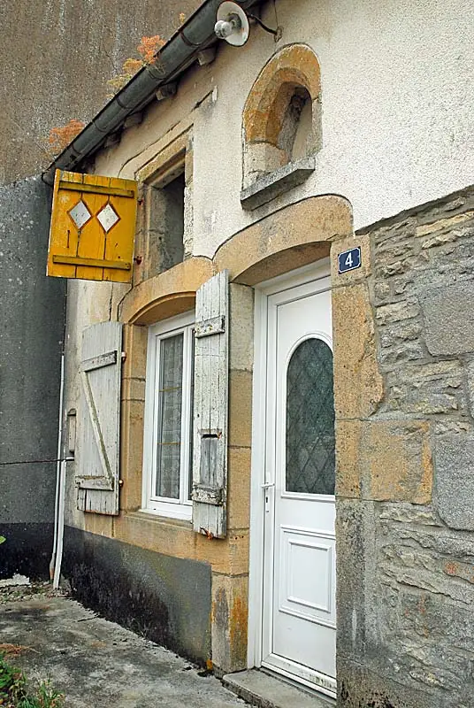 Maison au N°4 à Aubigny