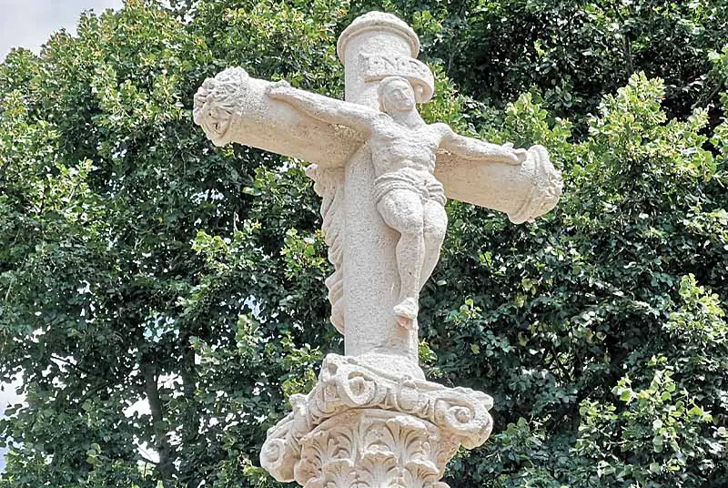 Croix XVIe - XVIIe siècle de Montsaugeon