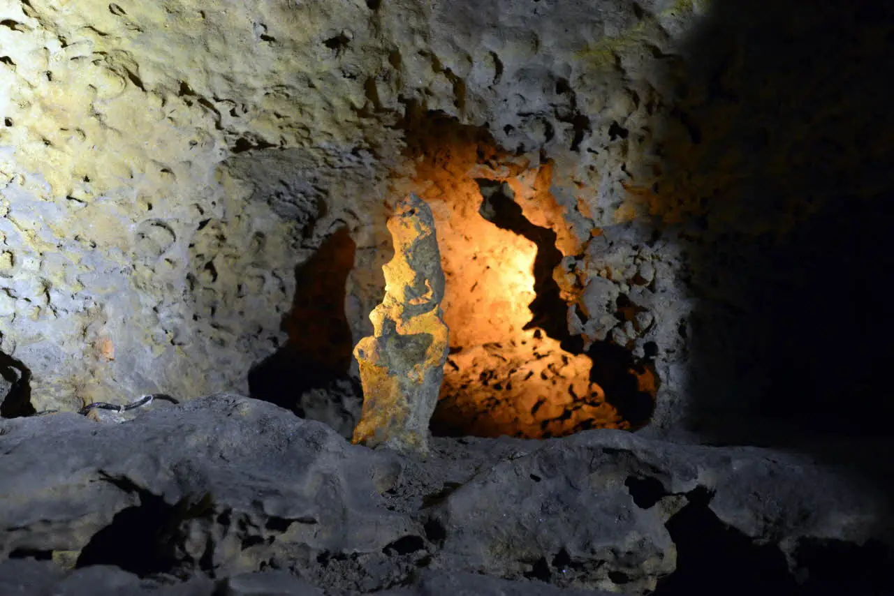 Percez le mystère des grottes de la Norée