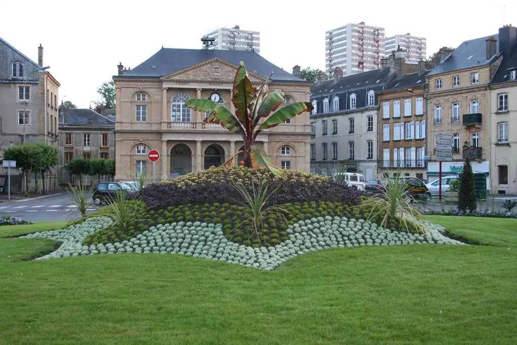 SEDAN, Ville Fleurie "3 Fleurs"