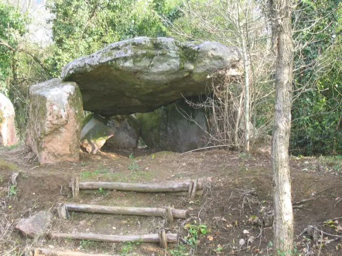 Dolmen de la Pierre Levée du Grand Gât