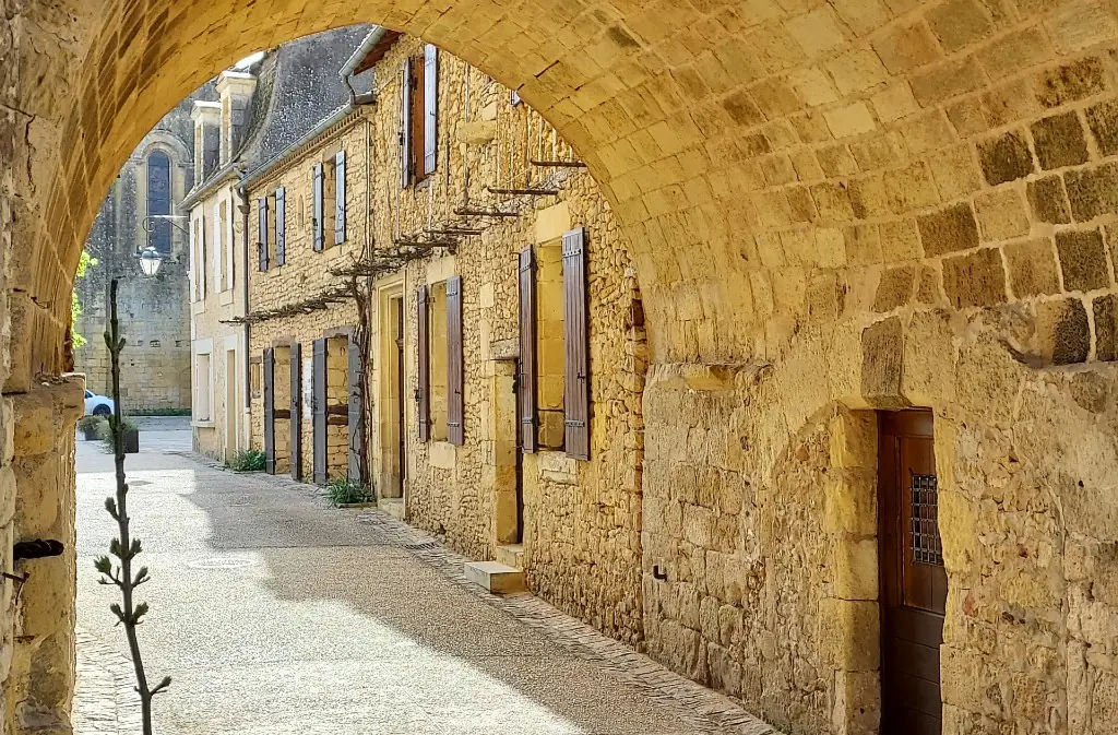 Balades Cultures et Nature : Cadouin: quand les moines observent les insectes