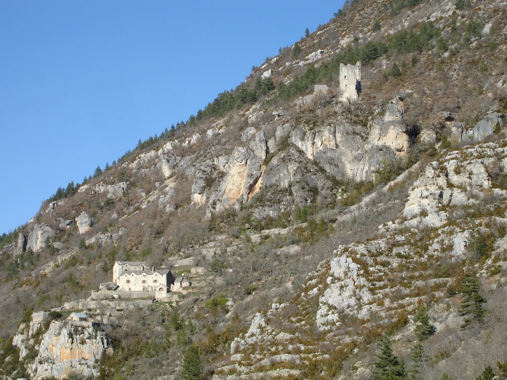 CHÂTEAU DE HAUTERIVES