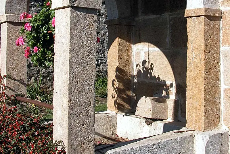 Fontaine de Rivières-le-Bois (2)