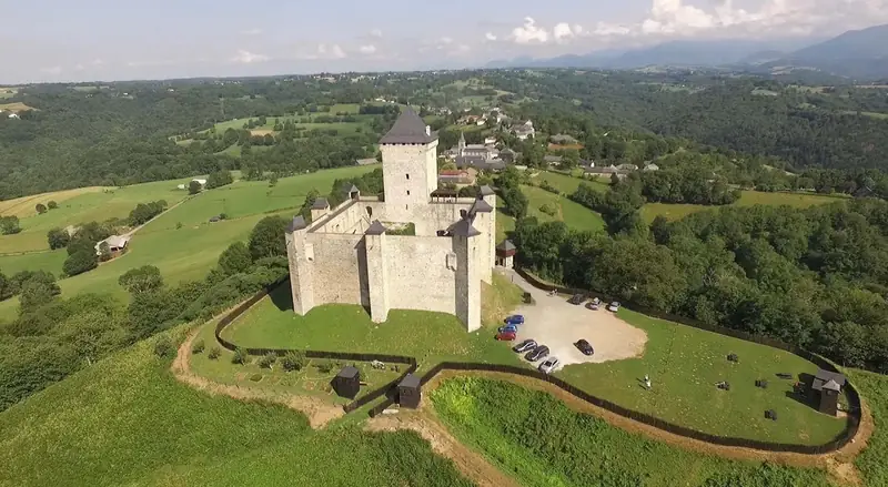 CHATEAU DE MAUVEZIN