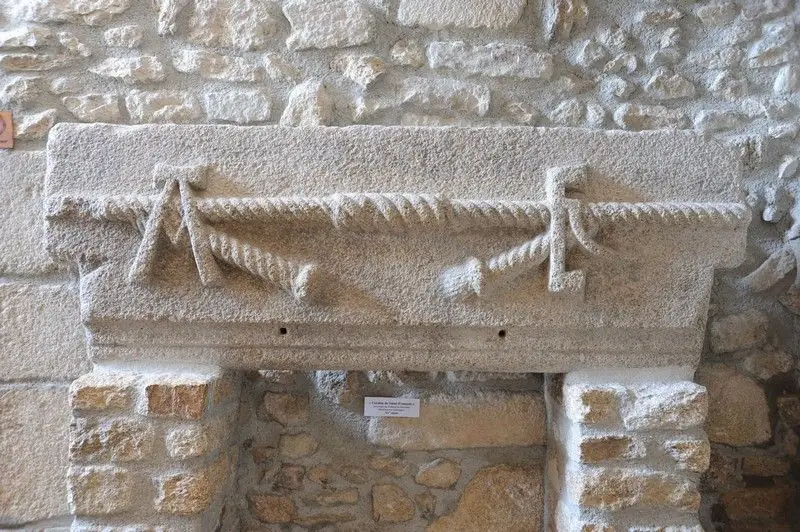Château de Monisme : fenêtre