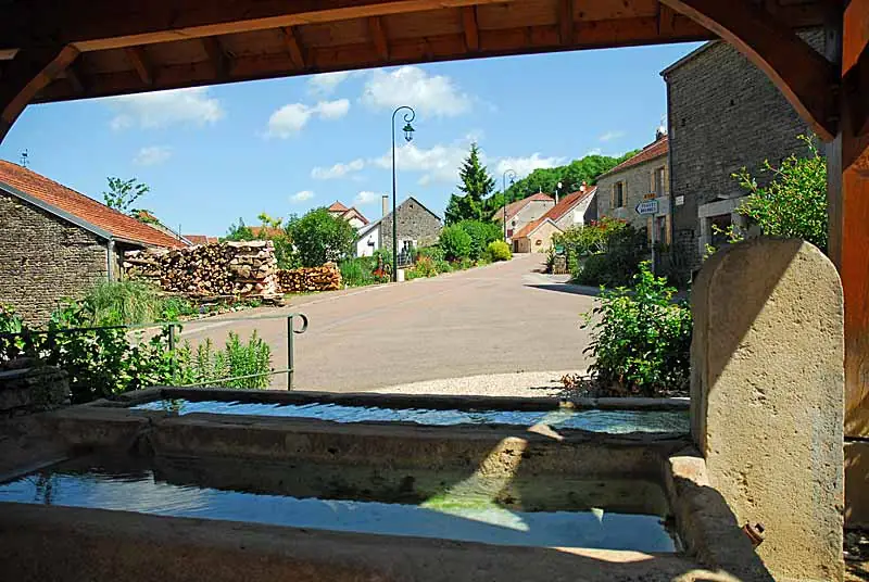Fontaine du Pâquis à Orcevaux
